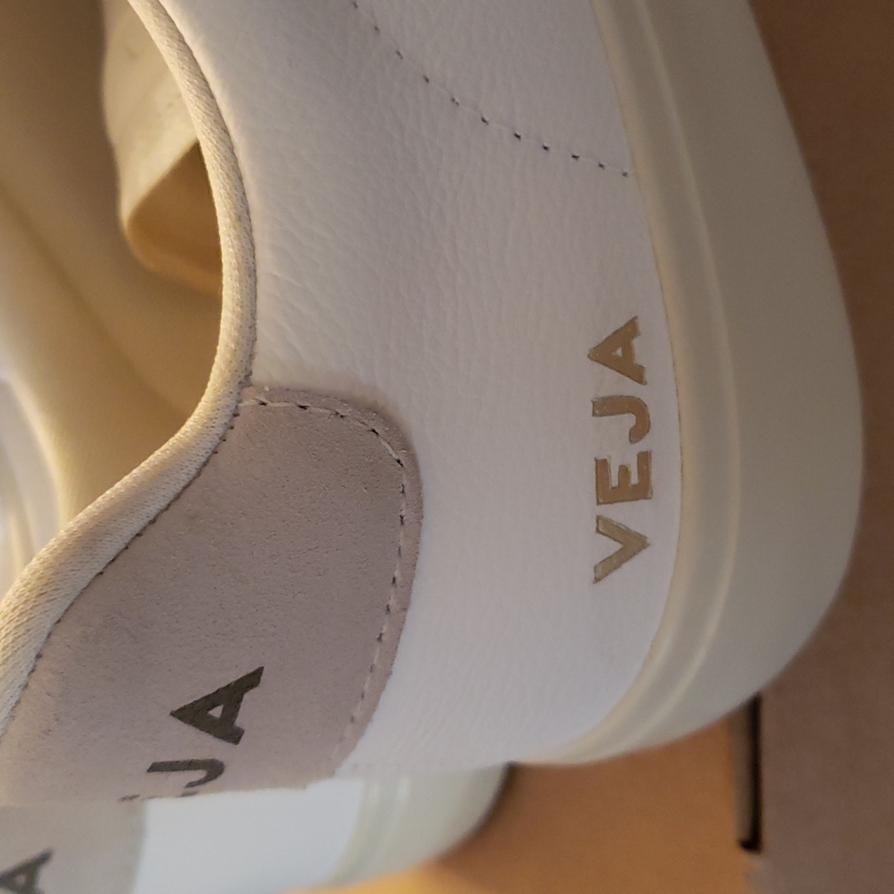 Veja Sneakers - Picture 6 of 7